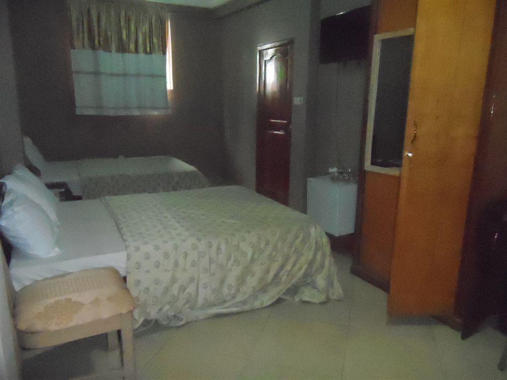 Yegoala Hotel Kumasi Kültér fotó